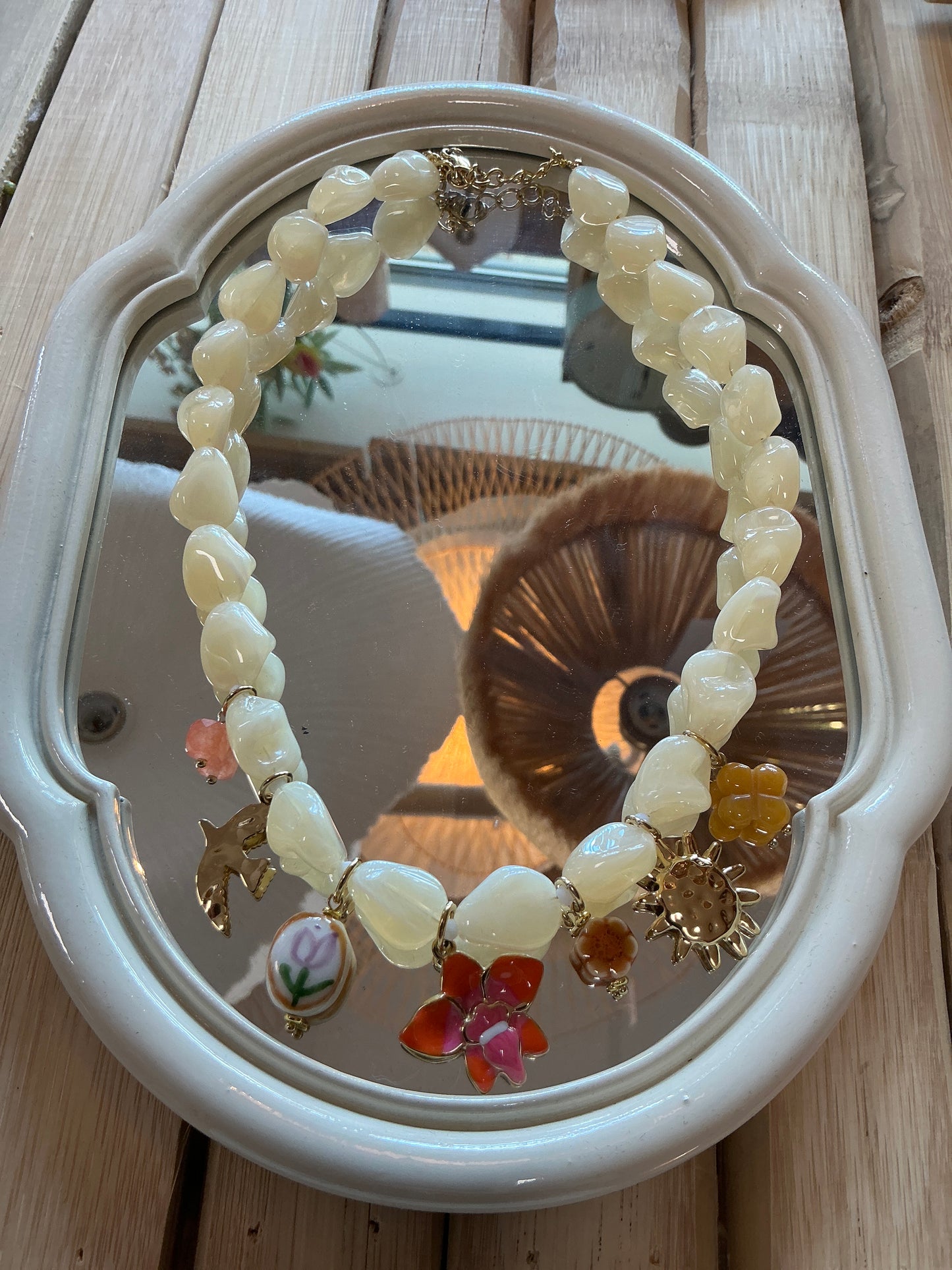 Collier beige fleur orange