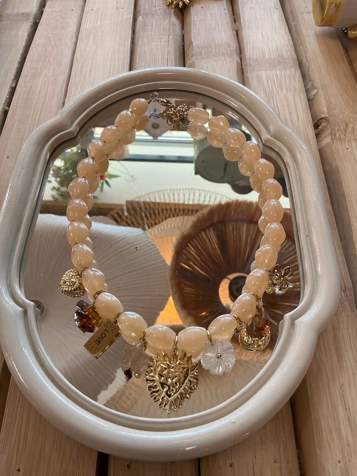 Collier beige cœur