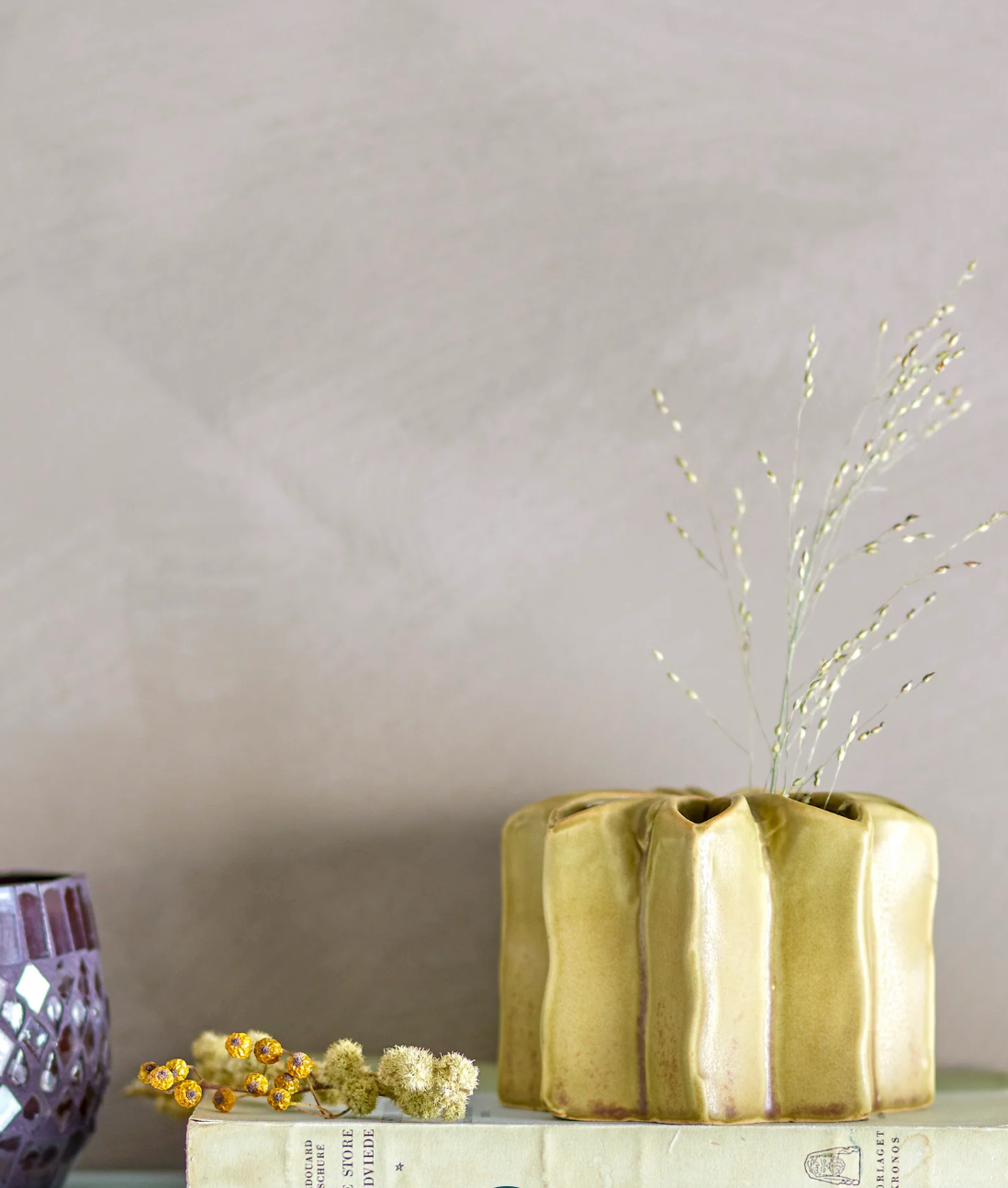 Vase Aleena en grès vert jaune