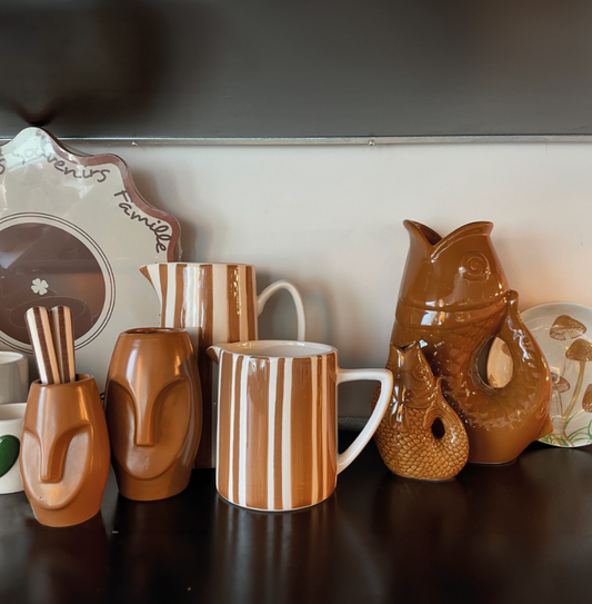 Pichet rayure gm marron L17,8 P12,5 H21,3cm