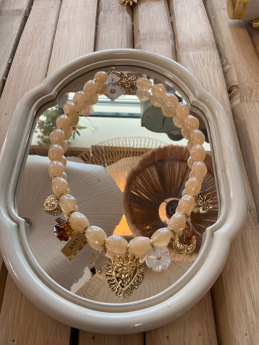 Collier beige cœur