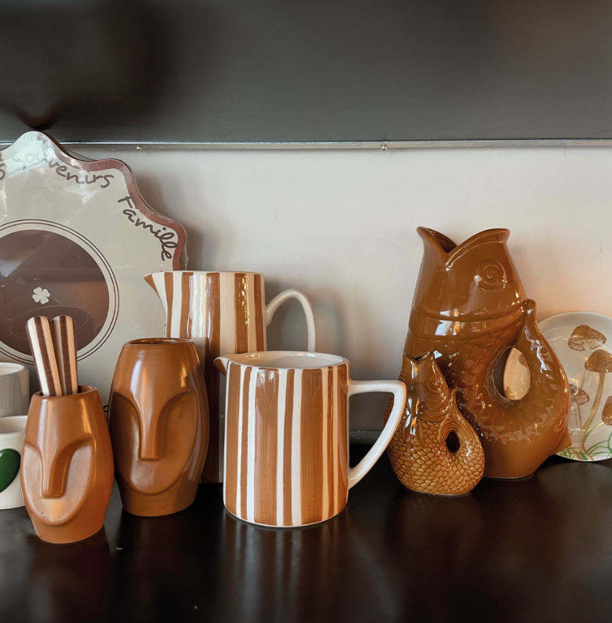 Pichet rayure gm marron L17,8 P12,5 H21,3cm