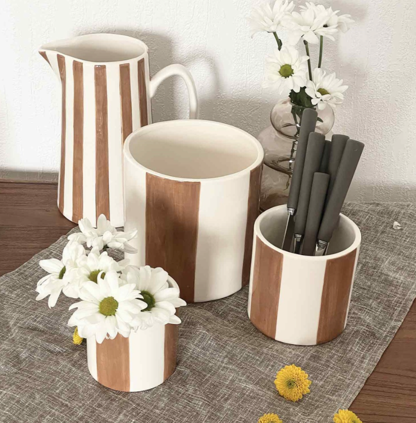 Pichet rayure gm marron L17,8 P12,5 H21,3cm