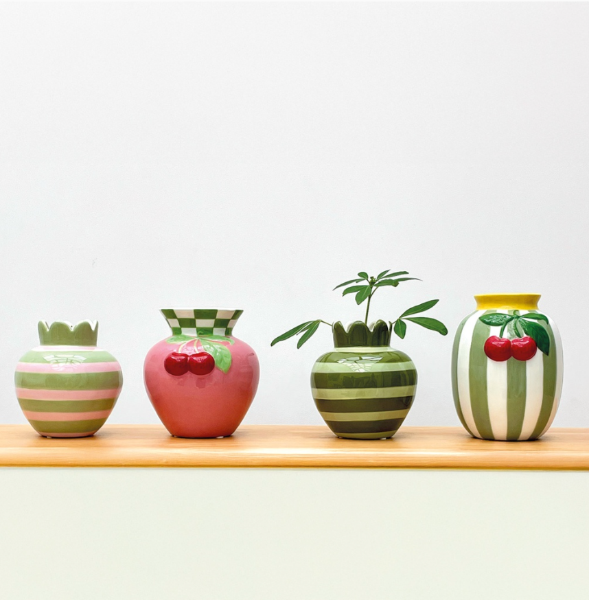 Vase cerise rayure vert L12,8 P11,9 H15,6cm