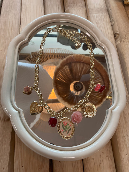 Collier doré médaillon fleur