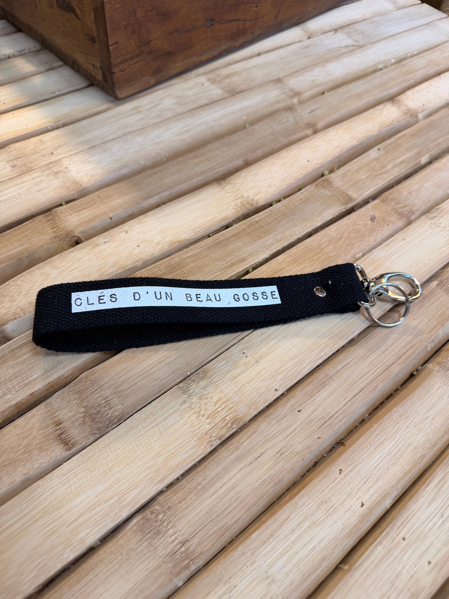 Sangle noir / dymo blanc - Clès d'un beau gosse